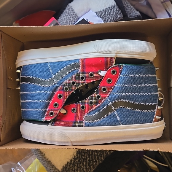 New In Box Vans M6.5 W8.0 Sk8-Hi - Picture 1 of 2